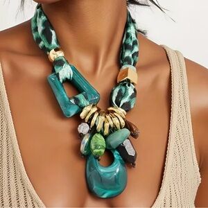 Elegant Green and Gold Statement Necklace